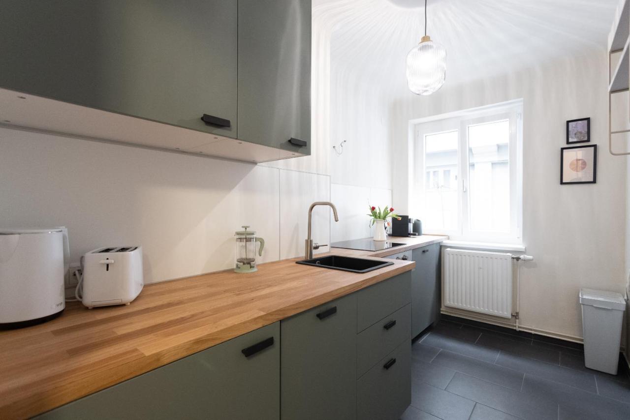 Chic 1-bed By Canal Walk To Historic Centre Appartement *
